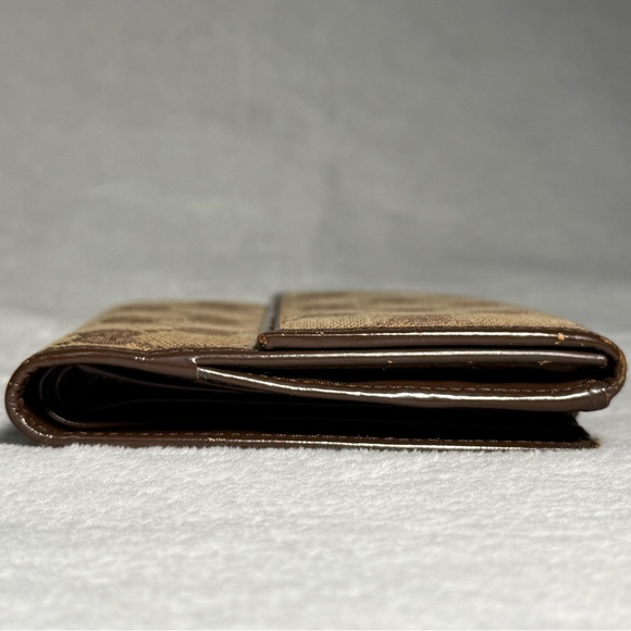 Authentic Gucci Monogram Bi-fold Wallet - Picture 7 of 12